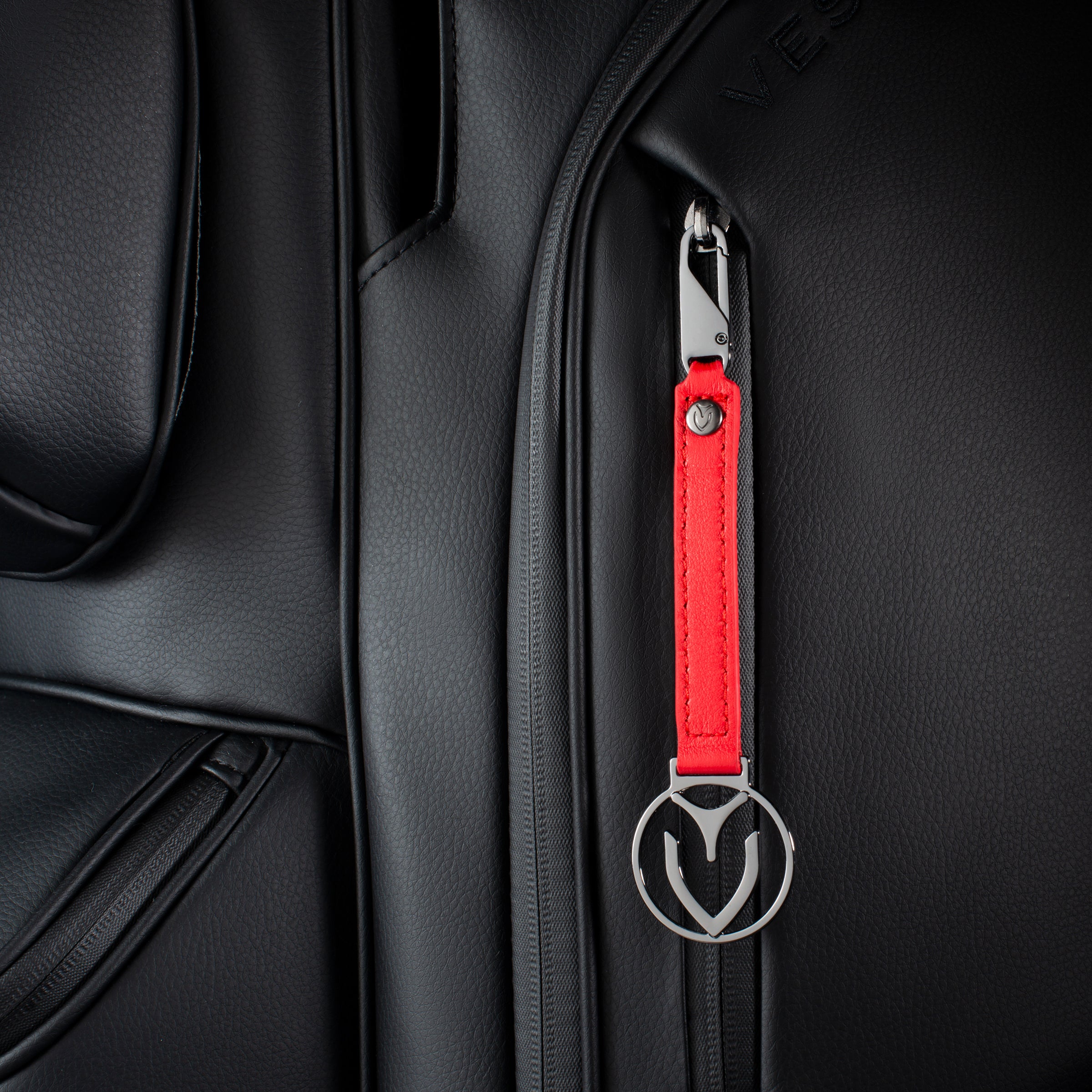 Medallion Logo Pull Red